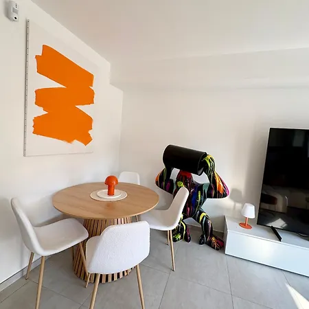 Belle Dans Neuve Avec Piscine Privee